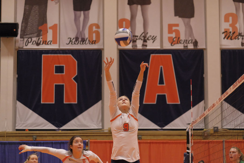 Syracuse bounces back from error-plagued 1st set in upset win over Notre Dame