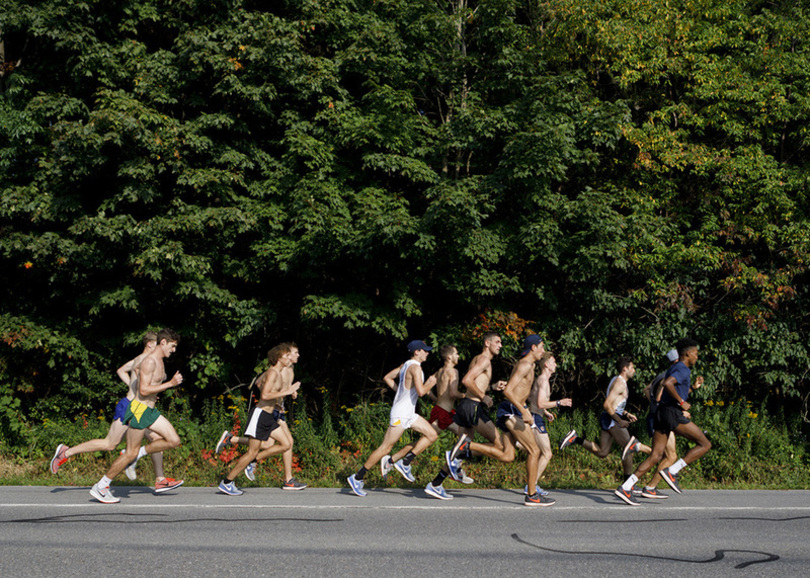 Men&#8217;s and women&#8217;s track and field teams excel at Barton Hall