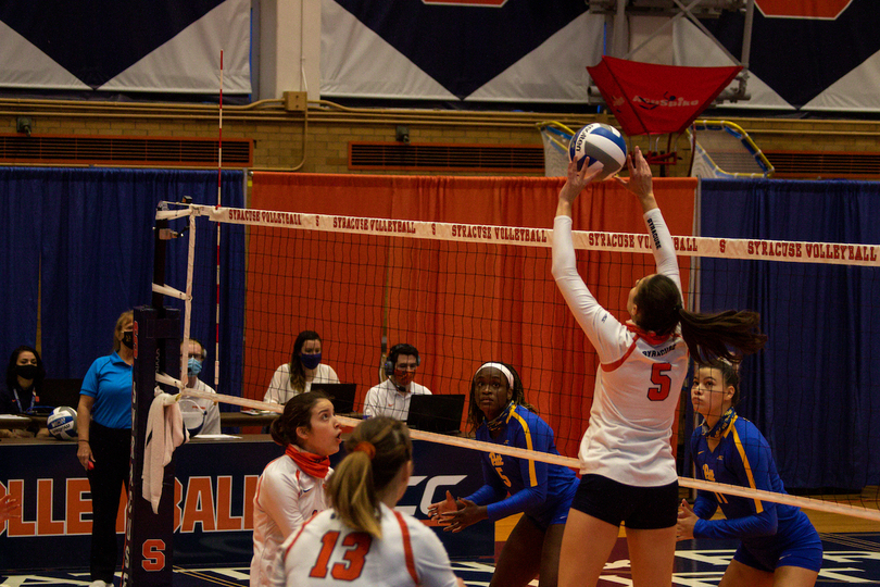 No. 8 SU commits season-high 31 errors in straight-set loss to Louisville