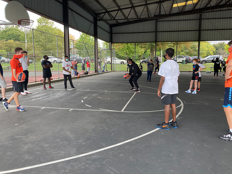 Eric Devendorf organizes back-to-school charity clinic for local children