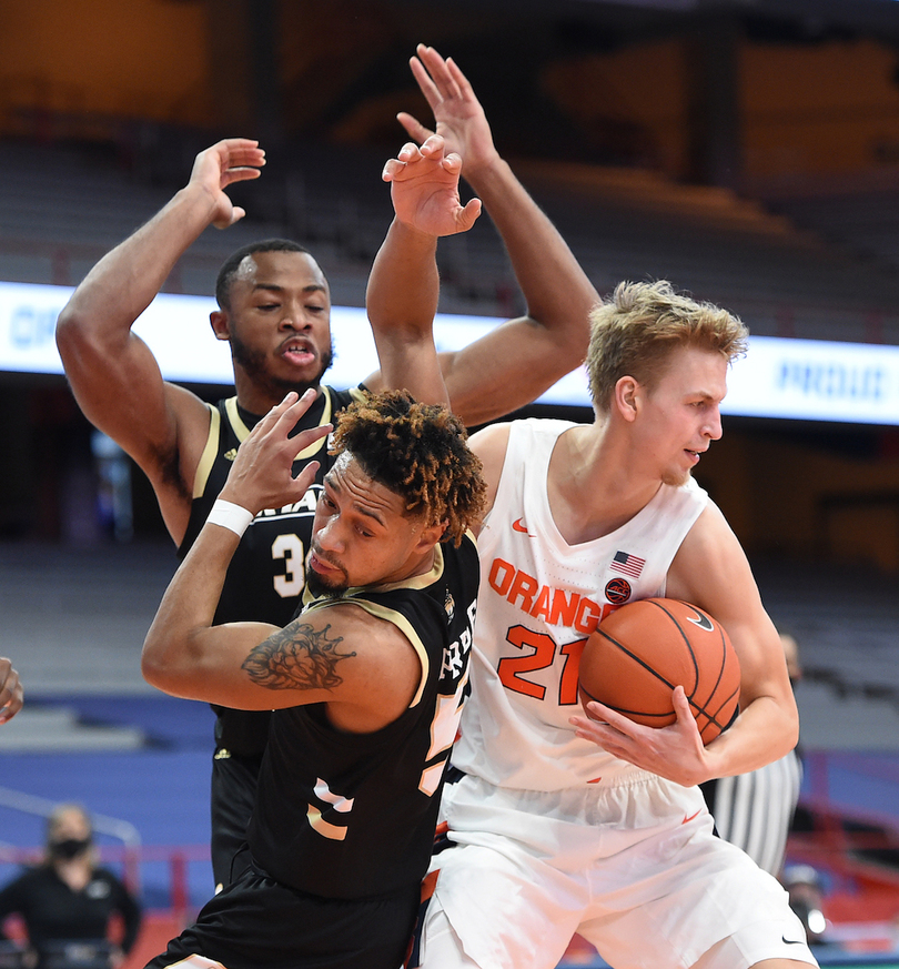 Syracuse scrapes by Bryant, 85-84, to tip-off strange season