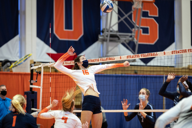 Peyton O’Brien, Abby Casiano step up in Syracuse’s straight-set win