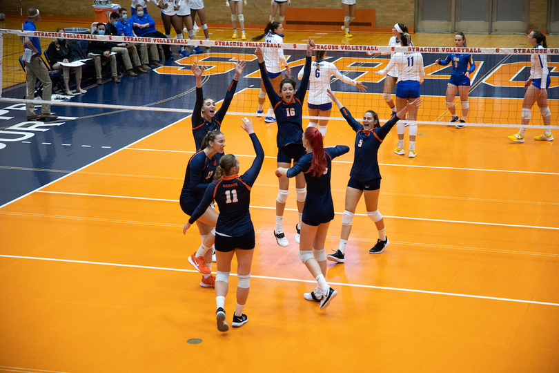 Syracuse snaps 3-game losing streak in straight set win over Virginia