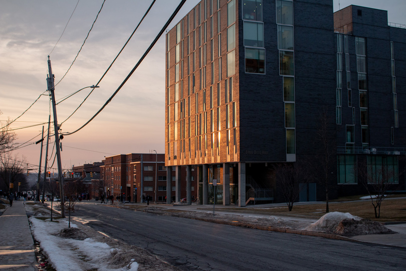 Syracuse University should allow outside visitors into residential dorms