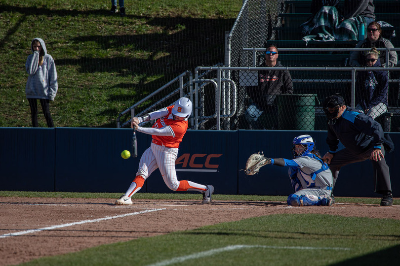 SU capitalizes on timely hitting en route to 6-2 win over UNC