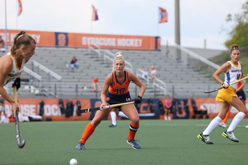 No. 10 Syracuse scores in final 2 minutes to defeat Hofstra 1-0