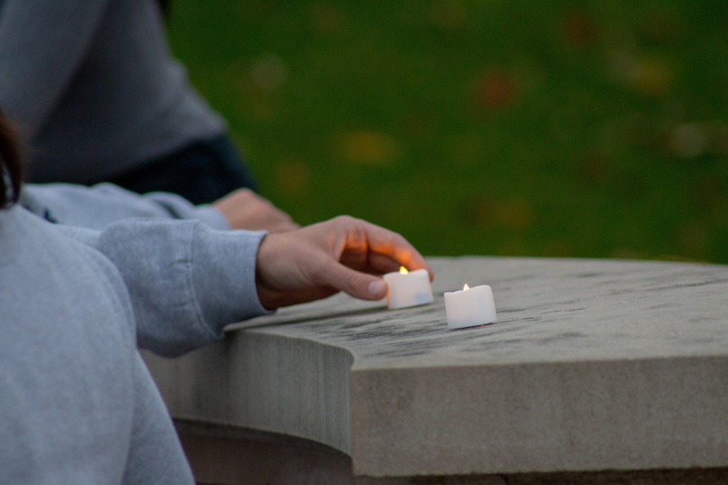 Remembrance Scholar cohort holds candlelight vigil to begin 2022 Remembrance Week