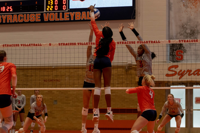 Syracuse has found success in 5 set matches with a 4-1 record so far