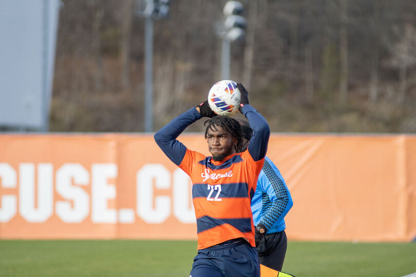 Olu Oyegunle limits Penn’s attack to send Syracuse to 3rd round