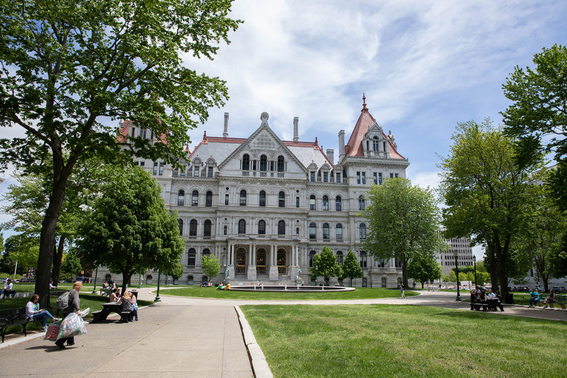 Hochul, state assembly extend deadline to submit FY24 budget to April 10