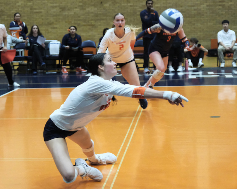 Syracuse falls to No. 3 Pittsburgh in straight sets, ending season with 18 straight losses