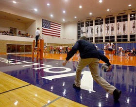 Stage crew: Syracuse club volleyball team assists women's program for funding