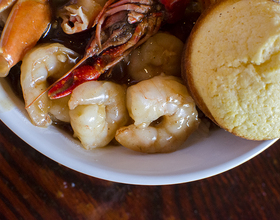 Served with soul: Papa Joe's restaurant prepares authentic, family-style Louisiana food