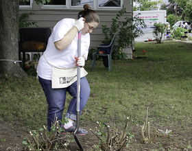 Volunteers, SU students improve local homes during Block Blitz