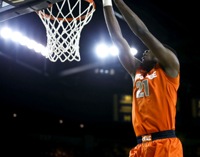 Roberson returns to floor after missing 2 games, plays 12 minutes in loss to Michigan