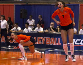 Syracuse recovers from slow start to win final 2 sets against Virginia Tech