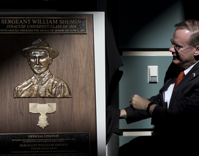 SU honors alumnus with plaque commemorating receipt of Medal of Honor