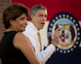 Arne Duncan announces he is stepping down as secretary of education