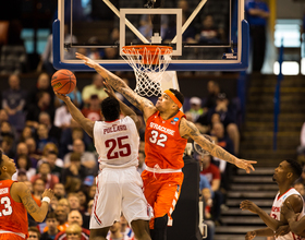 Dayton collapses under pressure of Syracuse's early second-half run