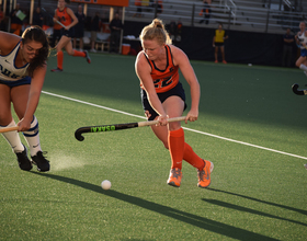 Elaine Carey ‘thriving’ in 1st year with Syracuse field hockey