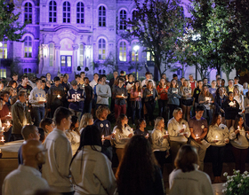 Campus community gathers for candlelight vigil honoring victims of Pan Am Flight 103 bombing