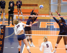 Syracuse's defense helps fend off Virginia in straight-set victory