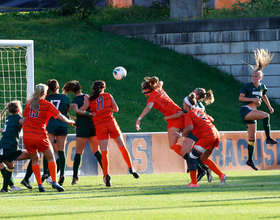 Syracuse utilizes set pieces in 3-0 win over Siena