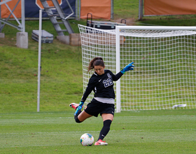 SU falls to Pittsburgh, 2-0, in opener despite Lysianne Proulx’s 10 saves