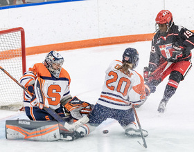 Syracuse women’s ice hockey shows defensive struggles in early CHA schedule