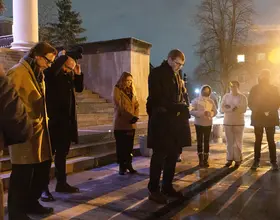 Students, faculty pray for world peace at interfaith vigil