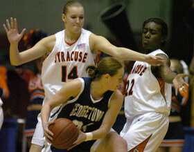 Georgetown shuts down Orange post players