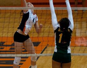 VB : Freshmen step up as Syracuse makes postseason push