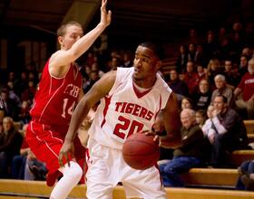 Battle : Teammates at D-III Wittenberg finish successful 2-sport careers on hardwood