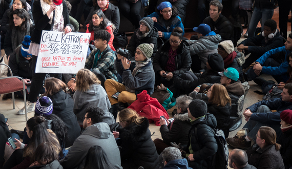 Gallery: Students protest Trump&#8217;s executive order banning refugees through nonviolent march