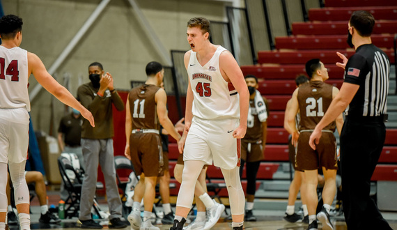 &#8216;Point Center&#8217; Neal Quinn leads Lafayette as pass-first big man