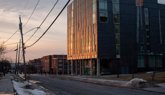 Syracuse University should allow outside visitors into residential dorms