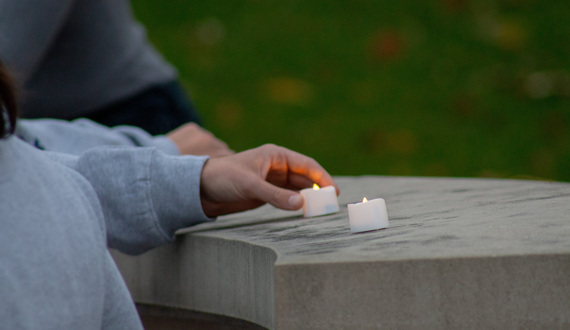 Remembrance Scholar cohort holds candlelight vigil to begin 2022 Remembrance Week