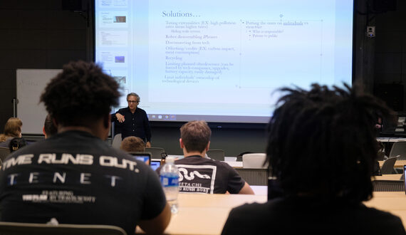 ‘A brave new world&#8217;: How SU professors are adapting to AI in classrooms