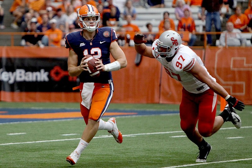 Nassib makes big plays to lead Syracuse to 28-17 victory over Stony Brook