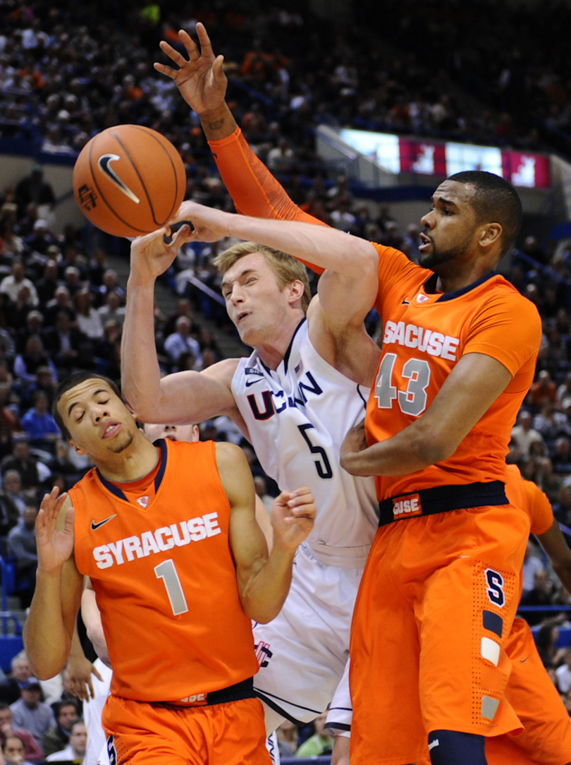 Southerland lone 3-point threat for Syracuse in loss to Connecticut