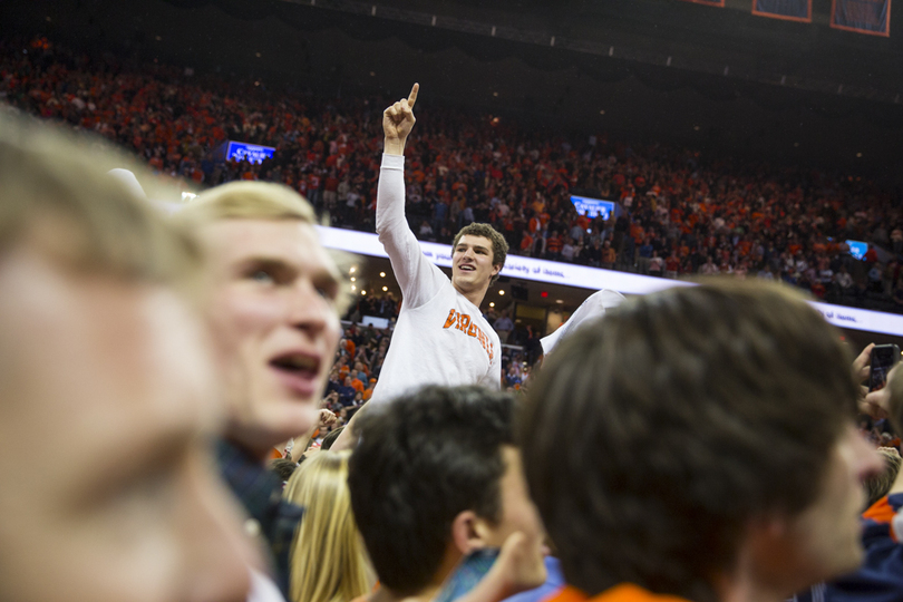 Virginia fans storm court after win, provide raucous playing environment