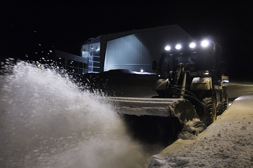 Physical Plant uses extensive operation, dedicated employees to remove snow around SU campus