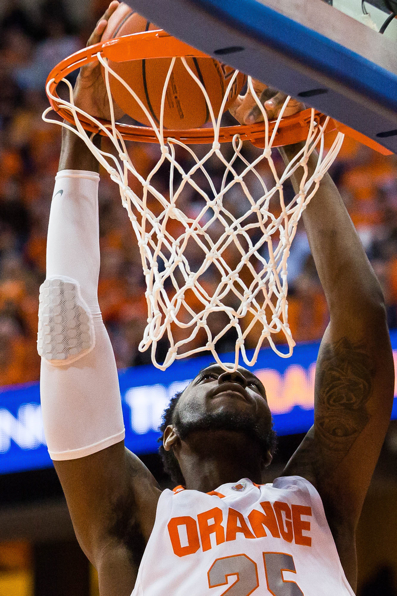 Christmas&#8217; 29-point performance carries Syracuse to 69-59 upset win over No. 12 Louisville