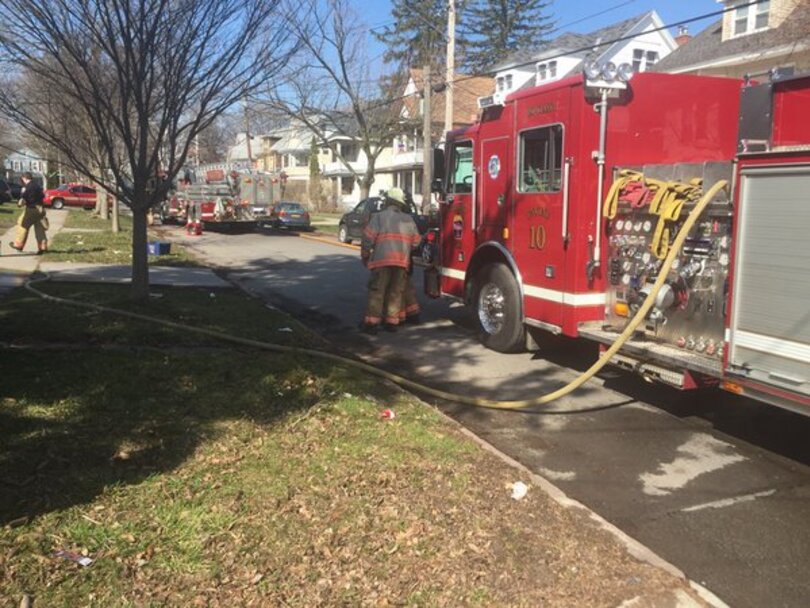 Fire contained in 2nd-floor room at students&#8217; Livingston Avenue house