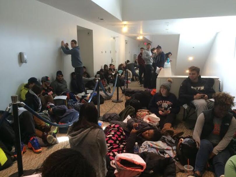 Syracuse University students line up for free bus tickets to Houston for men&#8217;s Final Four game