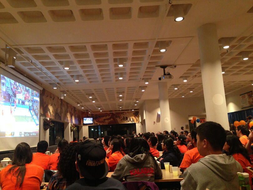 Chancellor Kent Syverud among attendees at Syracuse men&#8217;s basketball watch party in Schine