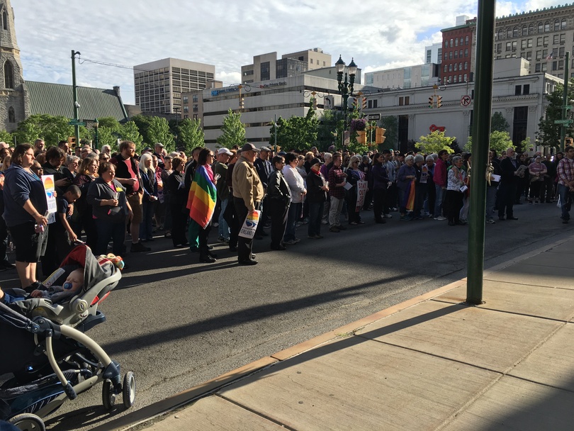 Syracuse community members mourn loss of Orlando shooting victims with candlelight vigil