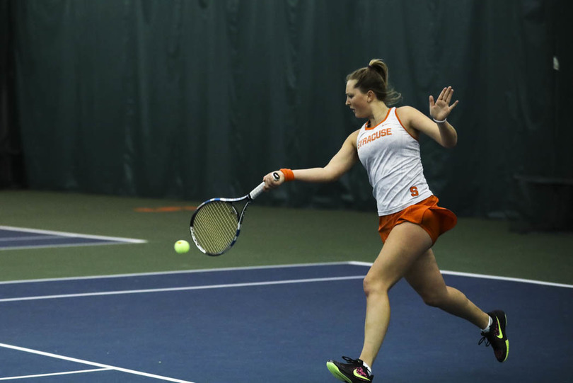 Gabriela Knutson defeats No. 14 Sinead Lohan, leads SU over No. 42 Miami, 4-3