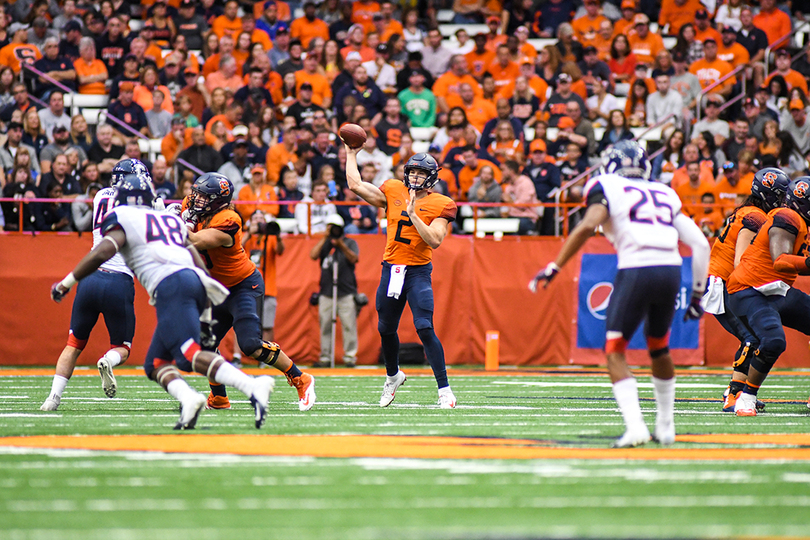 Eric Dungey&#8217;s heroics lead SU to first 4-0 start since 1991; Syracuse dominates UConn 51-21