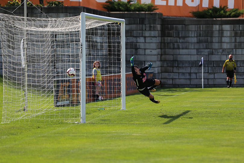 Lysianne Proulx, Syracuse goalkeeper, out for the season with hip injury